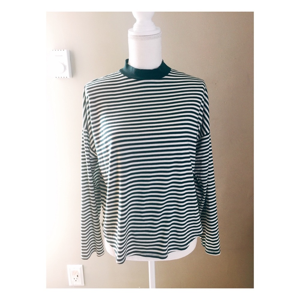 GREEN STRIPPED TURTLENECK